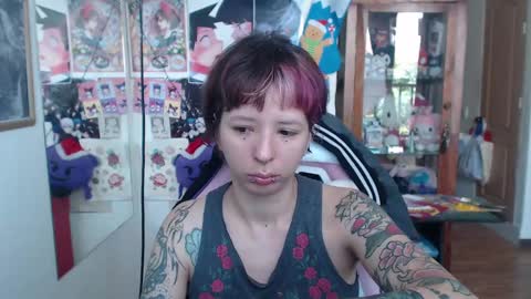 Snapshot of kitsunearineko chatting on 12-19-24, 05:50 Ari Keimiwrights online show from 12-19-24, 05:50