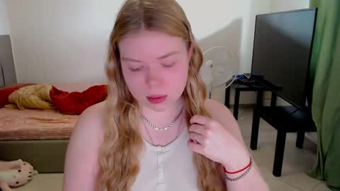 Snapshot of kitten_jenny01 chatting on 05-12-26, 12:13 Jennyblonde and Emmabrunette online show from 05-12-26, 12:13