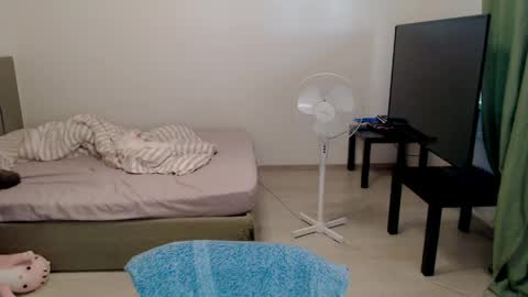 Snapshot of kitten_jenny01 chatting on 05-28-26, 04:15 Jennyblonde and Emmabrunette online show from 05-28-26, 04:15