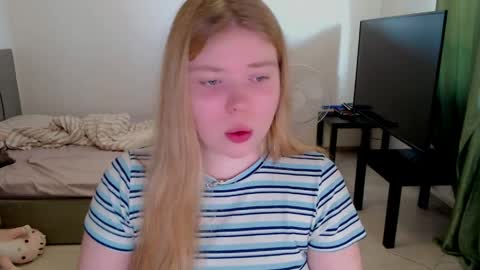 Snapshot of kitten_jenny01 chatting on 06-03-26, 03:06 Jennyblonde and Emmabrunette online show from 06-03-26, 03:06