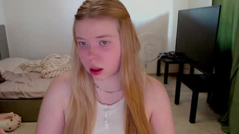 Snapshot of kitten_jenny01 chatting on 06-05-26, 03:51 Jennyblonde and Emmabrunette online show from 06-05-26, 03:51