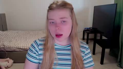 Snapshot of kitten_jenny01 chatting on 06-16-26, 04:09 Jennyblonde and Emmabrunette online show from 06-16-26, 04:09
