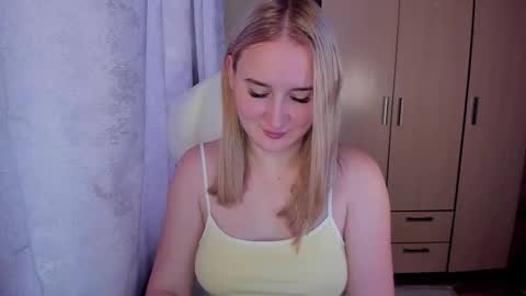 kitten_sun online show from 11-08-25, 03:07