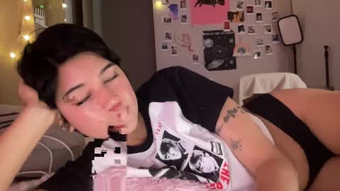 Snapshot of kittenmoon_ chatting on 04-24-26, 02:25 online show from 04-24-26, 02:25