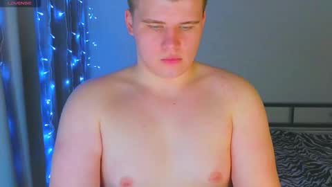 Snapshot of kittenmur chatting on 12-17-25, 09:54 Vlad online show from 12-17-25, 09:54