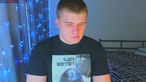 Snapshot of kittenmur chatting on 12-19-25, 03:46 Vlad online show from 12-19-25, 03:46