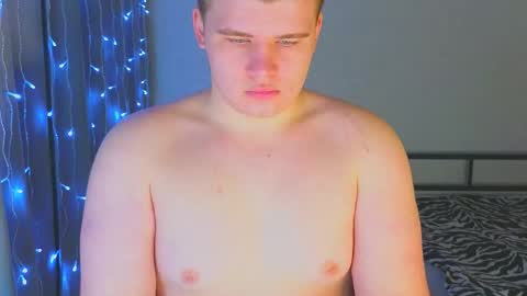 Snapshot of kittenmur chatting on 12-21-25, 08:27 Vlad online show from 12-21-25, 08:27