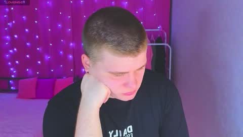 Snapshot of kittenmur chatting on 01-14-26, 08:47 Vlad online show from 01-14-26, 08:47