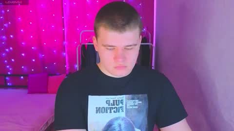 Snapshot of kittenmur chatting on 01-16-26, 07:34 Vlad online show from 01-16-26, 07:34