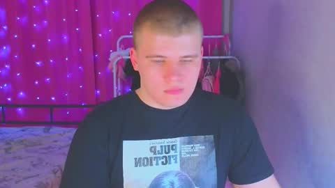 Snapshot of kittenmur chatting on 02-22-26, 09:13 Vlad online show from 02-22-26, 09:13