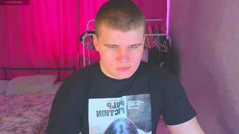 Snapshot of kittenmur chatting on 03-09-26, 04:27 Vlad online show from 03-09-26, 04:27