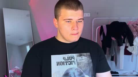 Snapshot of kittenmur chatting on 06-11-26, 11:08 Vlad online show from 06-11-26, 11:08