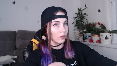 Veronica online show from 10-28-25, 05:26