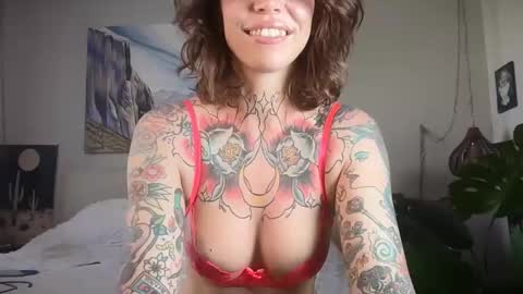 Snapshot of kittjones33 chatting on 05-11-26, 05:10 kittjones33 online show from 05-11-26, 05:10