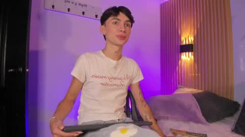 Snapshot of kitty__bunny chatting on 05-28-26, 11:40 kitty__bunny online show from 05-28-26, 11:40