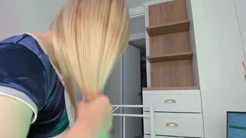 sophie online show from 03-10-26, 06:13