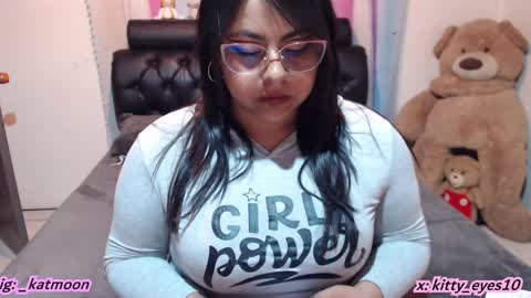 Snapshot of kitty_eyes chatting on 01-21-25, 04:21 kitty online show from 01-21-25, 04:21