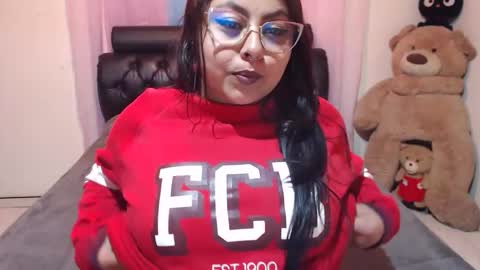 Snapshot of kitty_eyes chatting on 11-13-25, 04:33 kitty online show from 11-13-25, 04:33