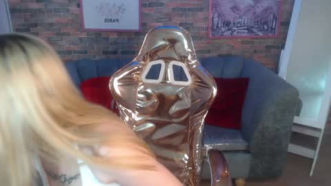 kitty_fox_b online show from 01-27-25, 06:41