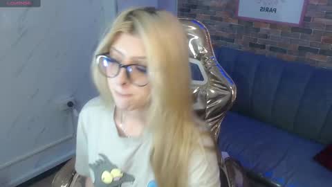 kitty_fox_b online show from 03-10-25, 03:52