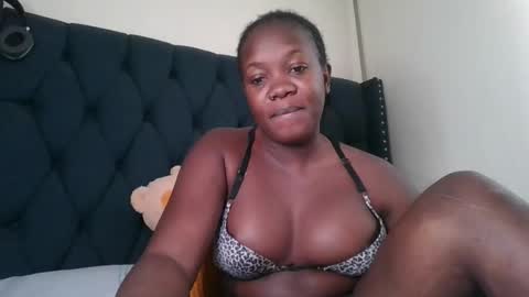 kitty_kerry online show from 10-21-25, 05:52