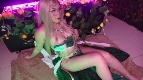 Snapshot of kitty_malach chatting on 12-03-25, 02:30 Kitty online show from 12-03-25, 02:30