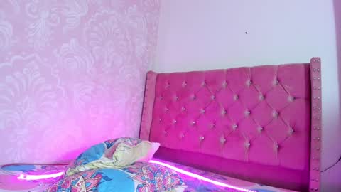 Snapshot of kitty_nicolle chatting on 12-10-24, 04:27 kitty_nicolle online show from 12-10-24, 04:27