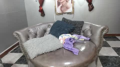 Snapshot of kitty_pervertedx chatting on 01-16-25, 01:27 kitty online show from 01-16-25, 01:27