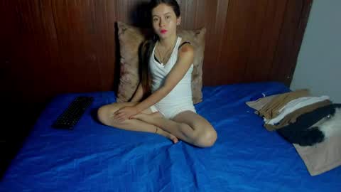 Snapshot of kitty_rose6147 chatting on 06-04-26, 06:03 kitty rose online show from 06-04-26, 06:03