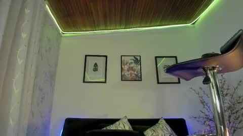 Kendall Saray   online show from 02-14-25, 11:53