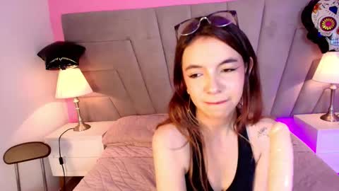 Snapshot of kittybloom_ chatting on 10-24-25, 01:18 Kitty online show from 10-24-25, 01:18