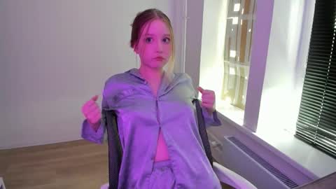 Snapshot of kittydollstella chatting on 12-15-25, 02:27 kittydollstella online show from 12-15-25, 02:27