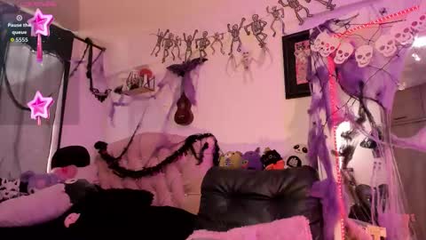 Snapshot of kittygoth_ chatting on 10-24-25, 05:09 Kitty Goth online show from 10-24-25, 05:09