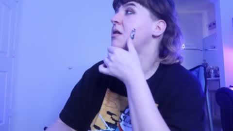 Snapshot of kittykay86 chatting on 02-10-25, 05:41 Bella Blue BBW online show from 02-10-25, 05:41