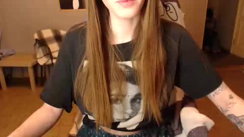 Snapshot of kittylovemoon chatting on 04-13-26, 09:53 KittyloveMoon online show from 04-13-26, 09:53