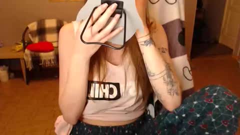 Snapshot of kittylovemoon chatting on 04-15-26, 08:42 KittyloveMoon online show from 04-15-26, 08:42