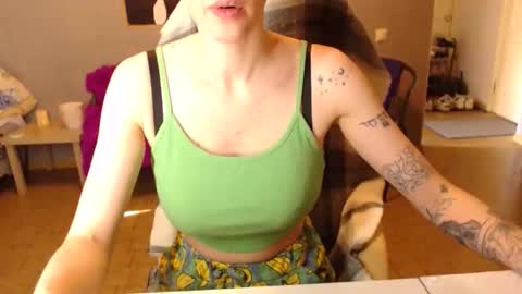 Snapshot of kittylovemoon chatting on 05-06-26, 12:21 KittyloveMoon online show from 05-06-26, 12:21