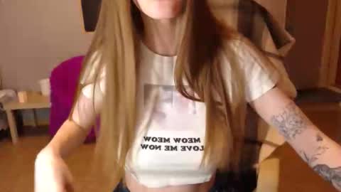 Snapshot of kittylovemoon chatting on 05-20-26, 03:51 KittyloveMoon online show from 05-20-26, 03:51