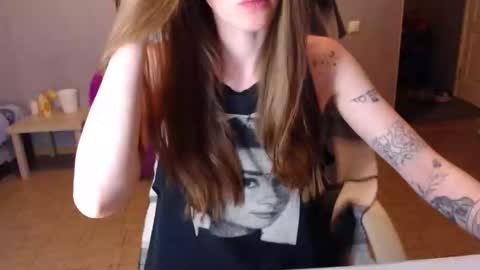 Snapshot of kittylovemoon chatting on 05-27-26, 07:22 KittyloveMoon online show from 05-27-26, 07:22