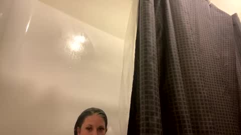 Snapshot of kittyluvxoxo chatting on 11-07-25, 03:06 kittyLuvsDee online show from 11-07-25, 03:06