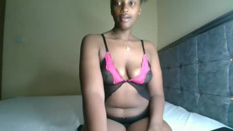 Snapshot of kittypettite chatting on 09-23-25, 02:42 Kittypettite online show from 09-23-25, 02:42