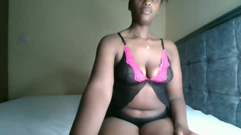 Snapshot of kittypettite chatting on 09-30-25, 04:01 Kittypettite online show from 09-30-25, 04:01