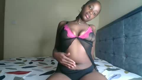 Snapshot of kittypettite chatting on 11-18-25, 03:05 Kittypettite online show from 11-18-25, 03:05