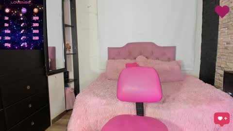 Snapshot of kittyqueen01 chatting on 01-08-25, 06:41 Tatiana Guerrero online show from 01-08-25, 06:41