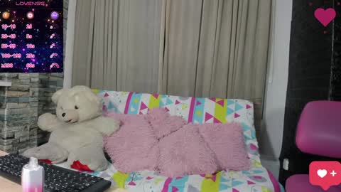 Snapshot of kittyqueen01 chatting on 01-11-25, 03:23 Tatiana Guerrero online show from 01-11-25, 03:23