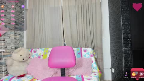 Snapshot of kittyqueen01 chatting on 01-15-25, 06:54 Tatiana Guerrero online show from 01-15-25, 06:54