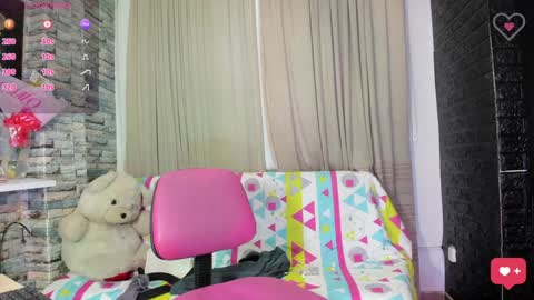 Snapshot of kittyqueen01 chatting on 01-19-25, 03:08 Tatiana Guerrero online show from 01-19-25, 03:08