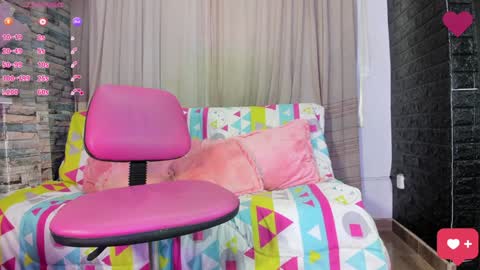 Snapshot of kittyqueen01 chatting on 01-25-25, 12:16 Tatiana Guerrero online show from 01-25-25, 12:16