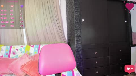 Snapshot of kittyqueen01 chatting on 01-28-25, 05:54 Tatiana Guerrero online show from 01-28-25, 05:54