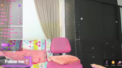 Snapshot of kittyqueen01 chatting on 02-15-25, 04:12 Tatiana Guerrero online show from 02-15-25, 04:12